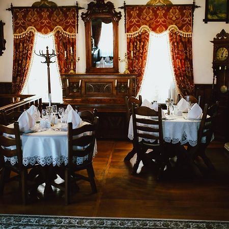 Antique House Hotel ドゥブノ エクステリア 写真