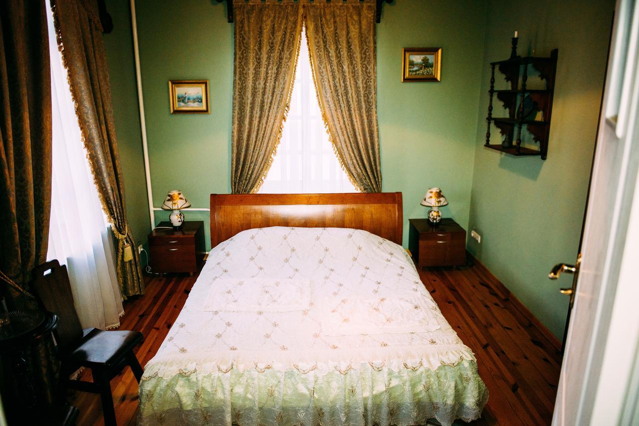 Antique House Hotel ドゥブノ エクステリア 写真