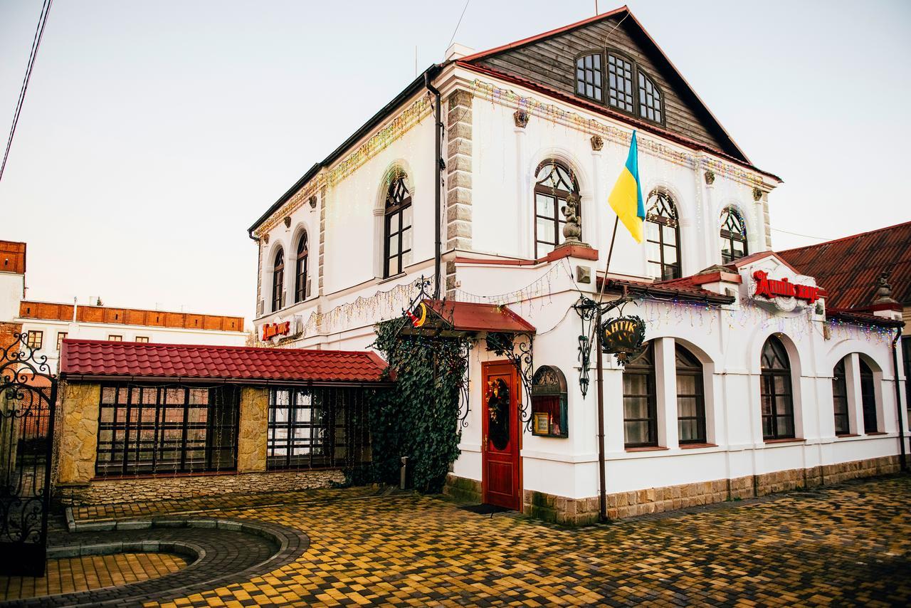 Antique House Hotel ドゥブノ エクステリア 写真