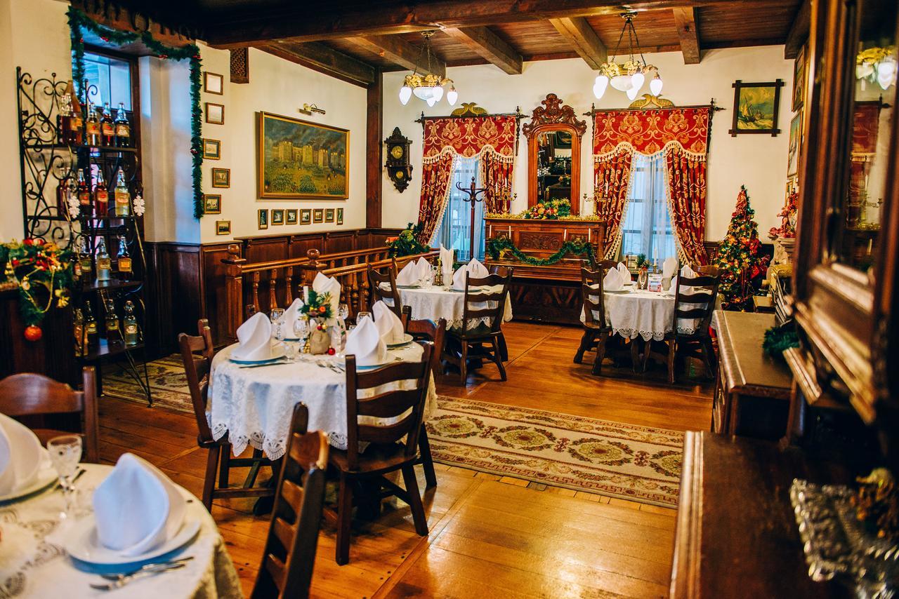 Antique House Hotel ドゥブノ エクステリア 写真