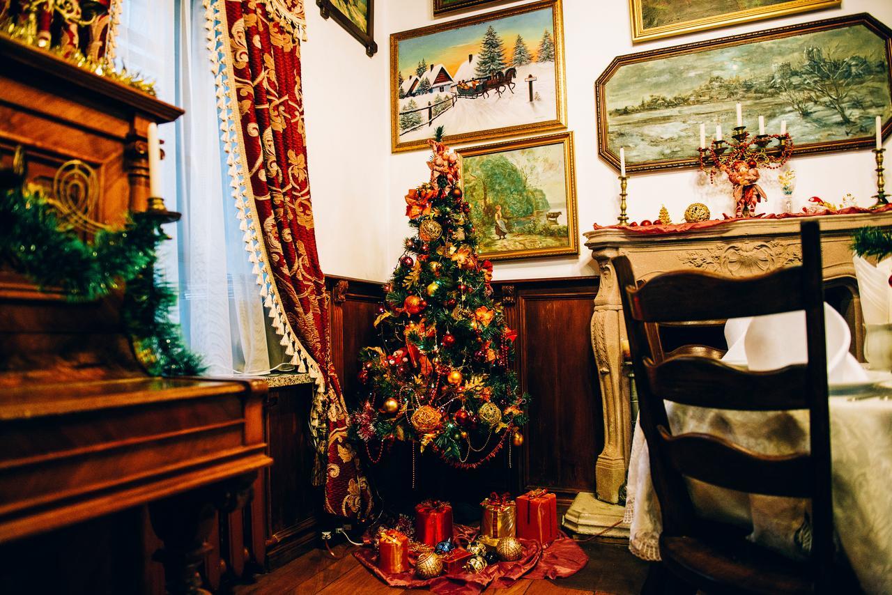 Antique House Hotel ドゥブノ エクステリア 写真