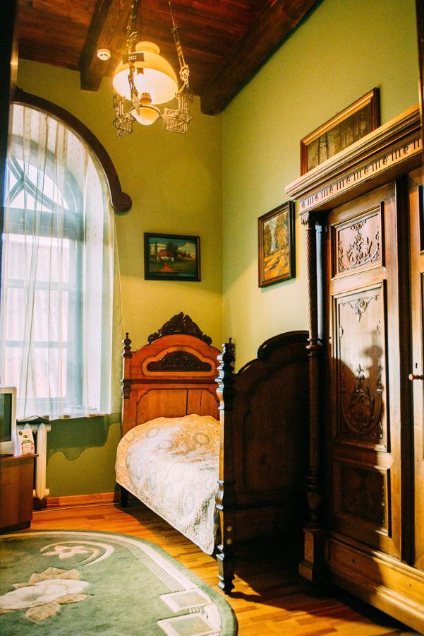 Antique House Hotel ドゥブノ エクステリア 写真