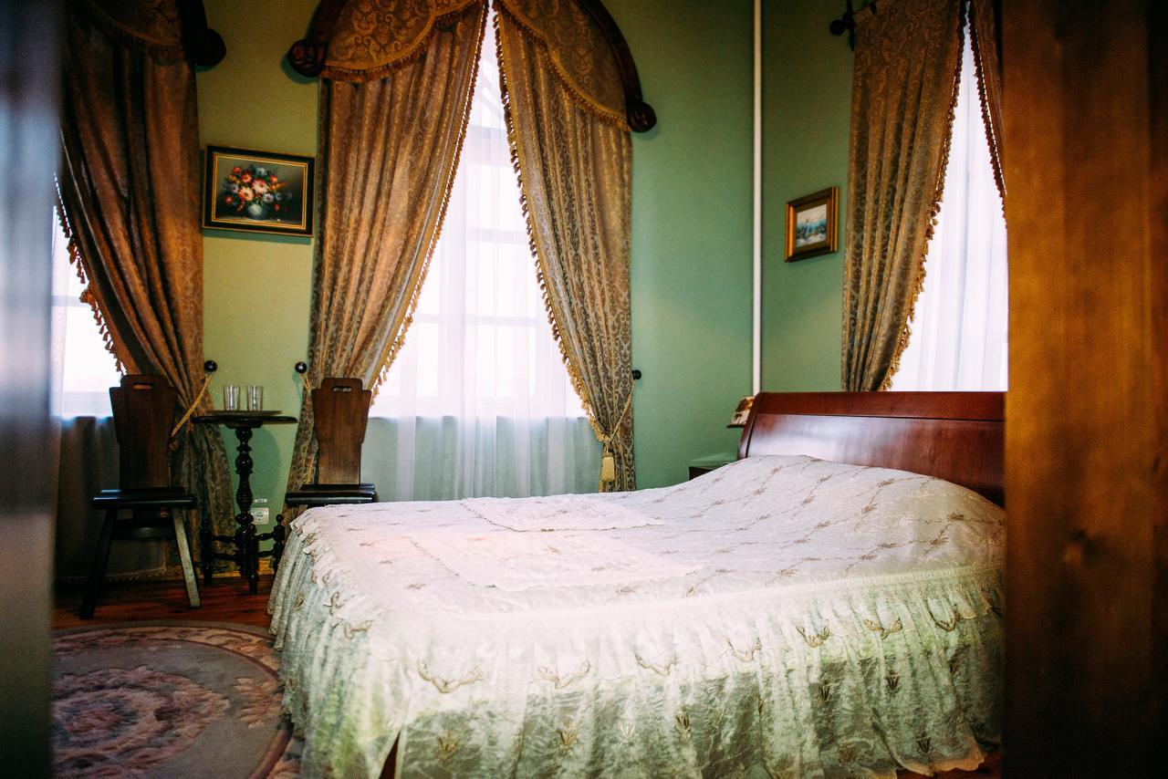 Antique House Hotel ドゥブノ エクステリア 写真