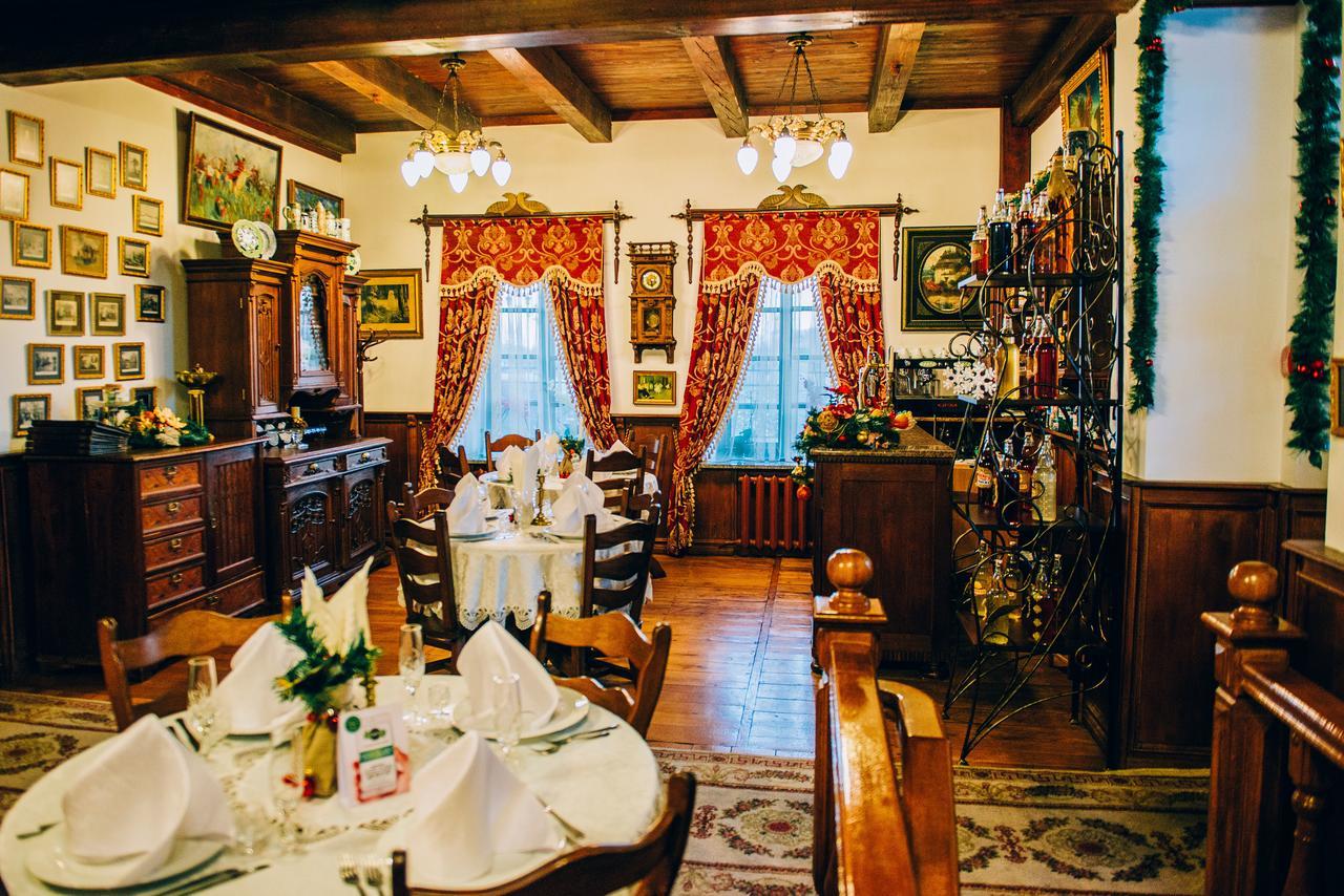 Antique House Hotel ドゥブノ エクステリア 写真