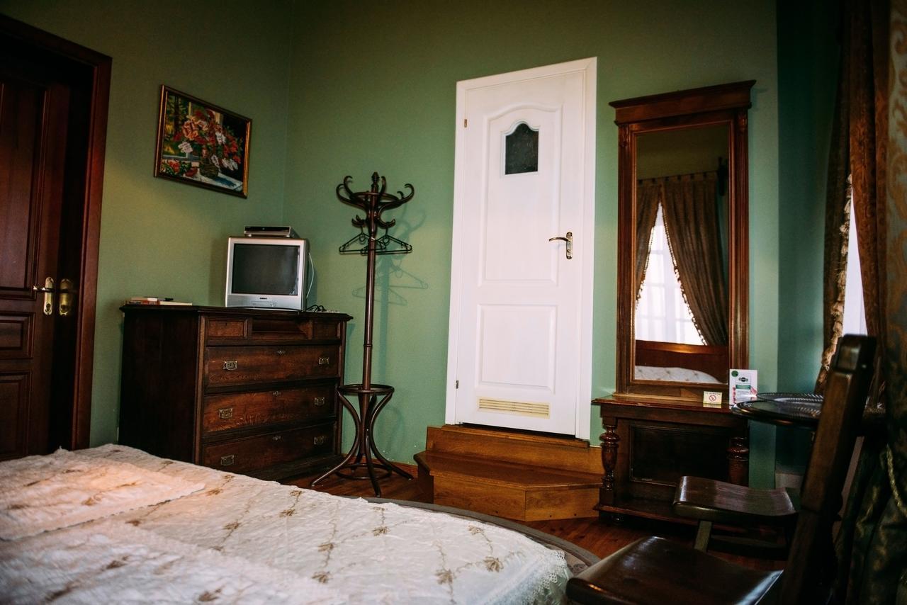 Antique House Hotel ドゥブノ エクステリア 写真