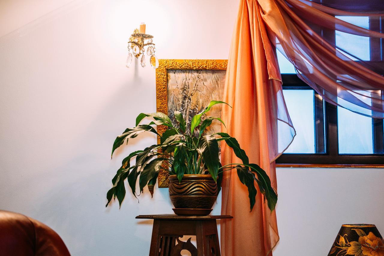 Antique House Hotel ドゥブノ エクステリア 写真