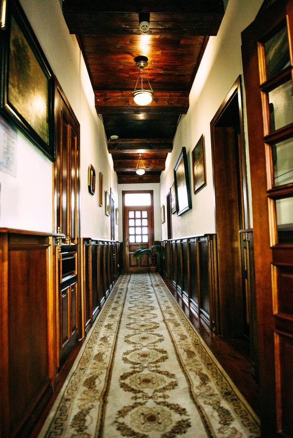 Antique House Hotel ドゥブノ エクステリア 写真