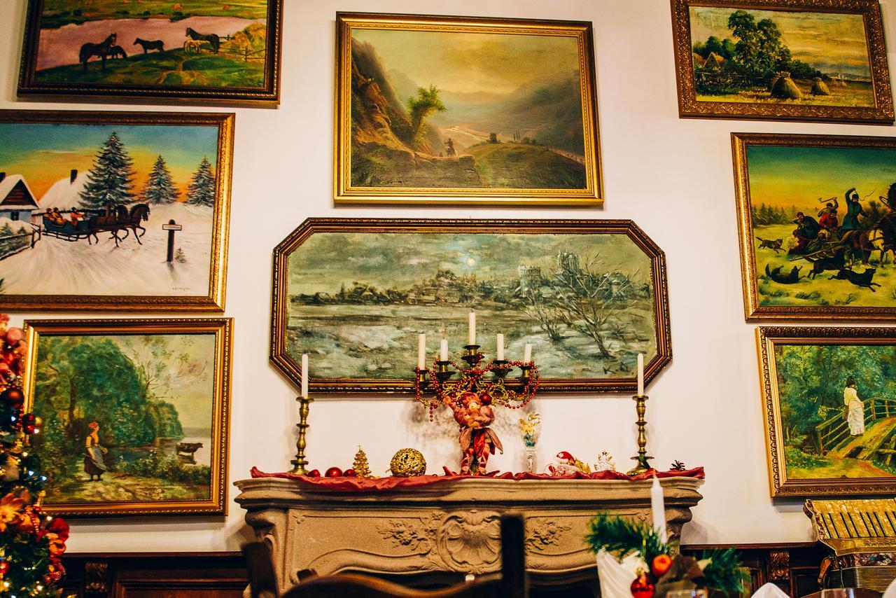 Antique House Hotel ドゥブノ エクステリア 写真
