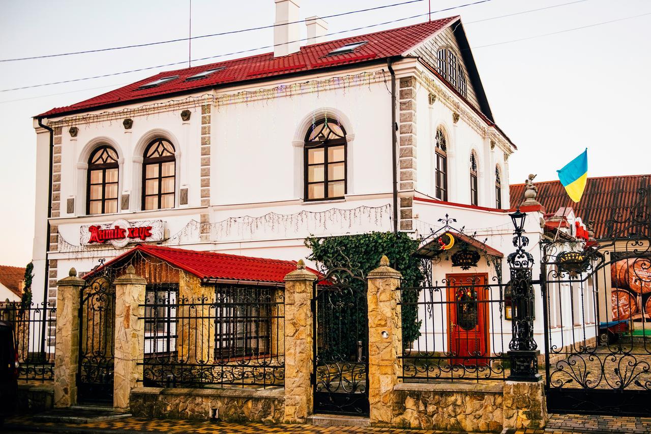 Antique House Hotel ドゥブノ エクステリア 写真