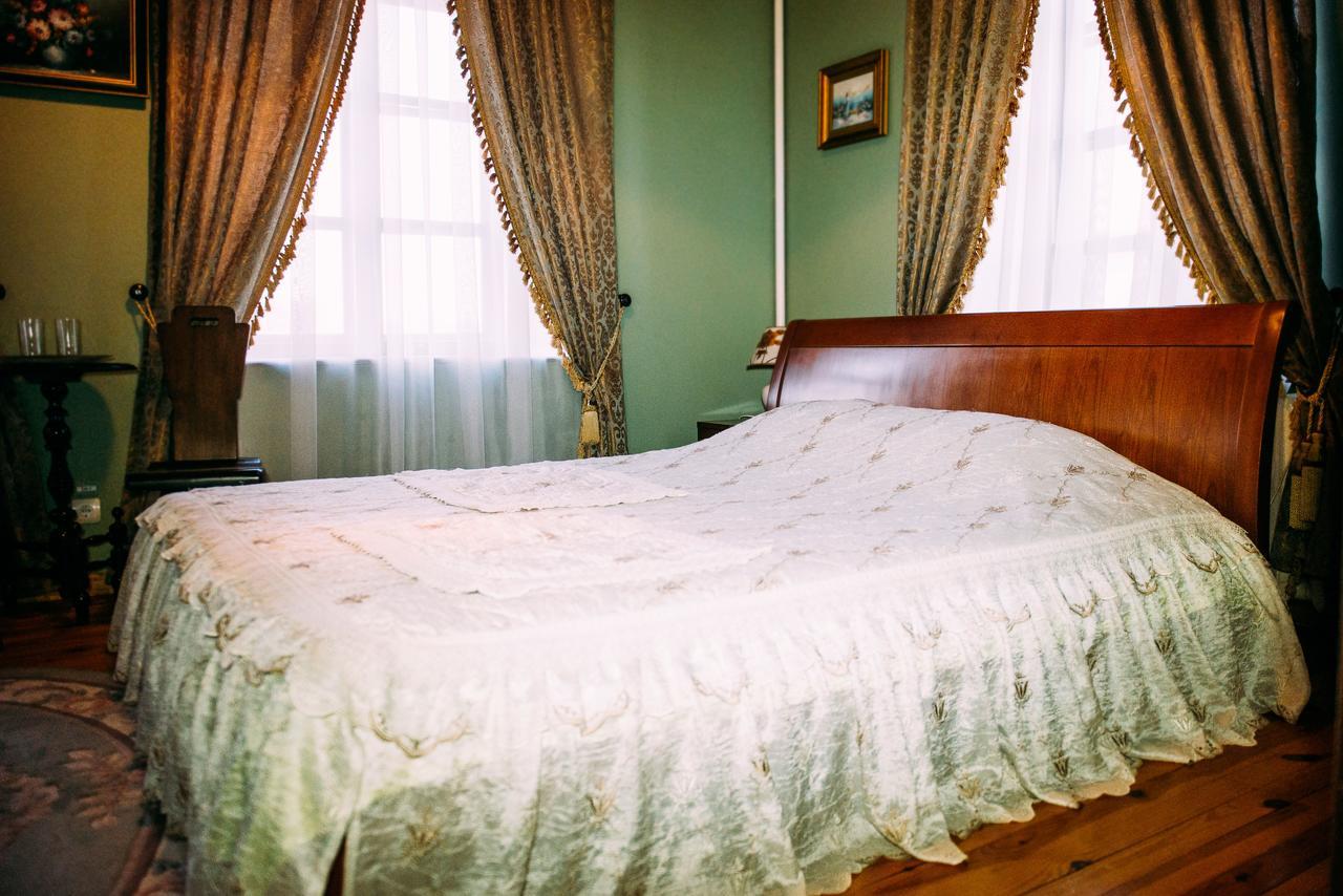 Antique House Hotel ドゥブノ エクステリア 写真