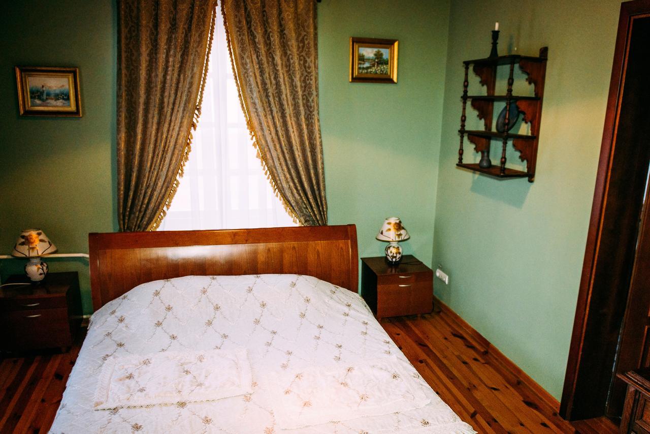 Antique House Hotel ドゥブノ エクステリア 写真