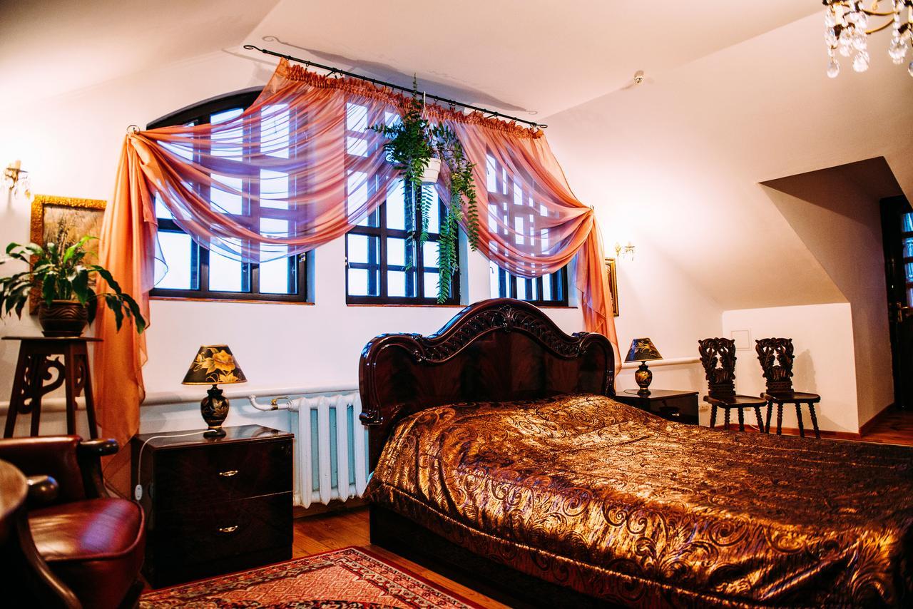 Antique House Hotel ドゥブノ エクステリア 写真