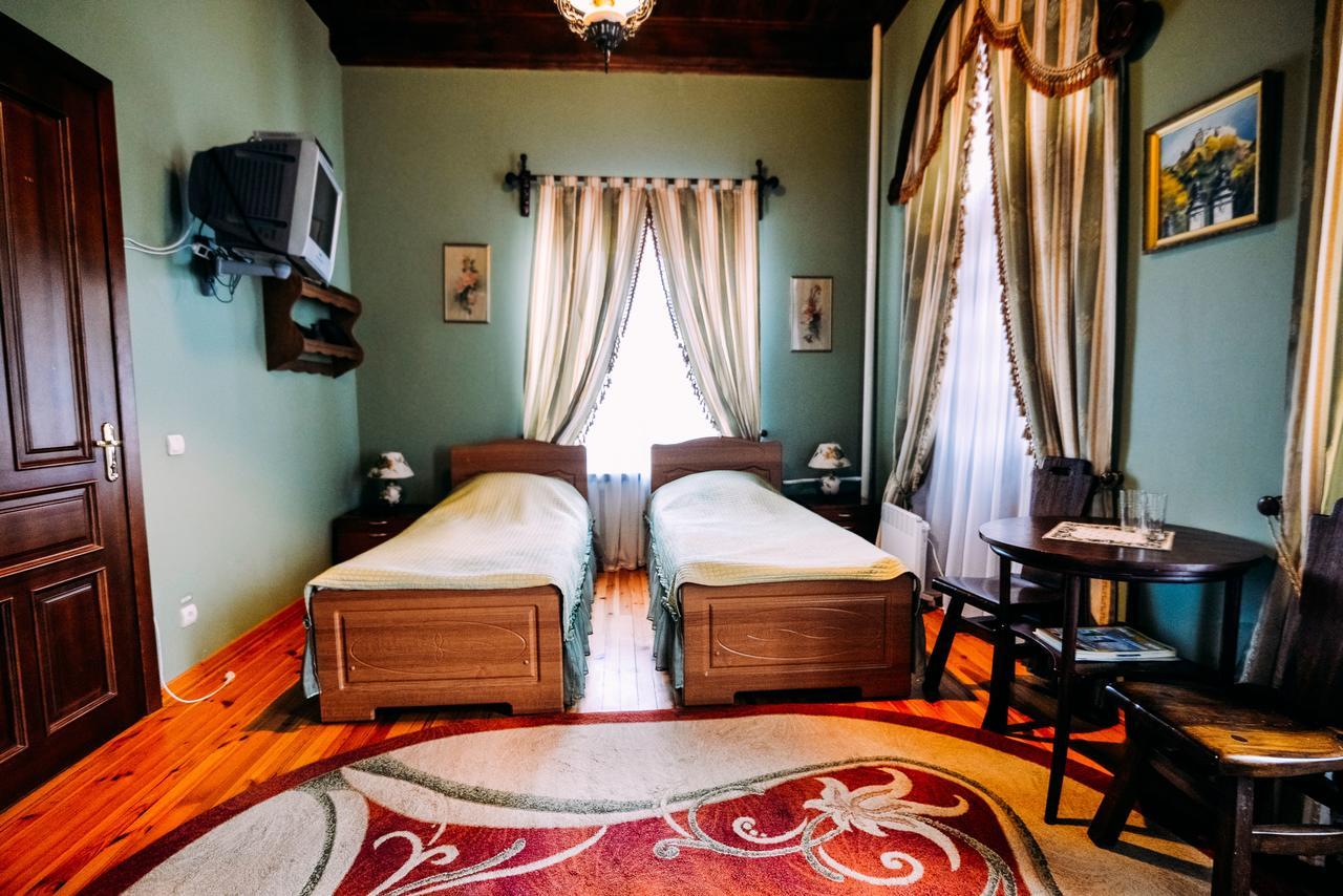 Antique House Hotel ドゥブノ エクステリア 写真