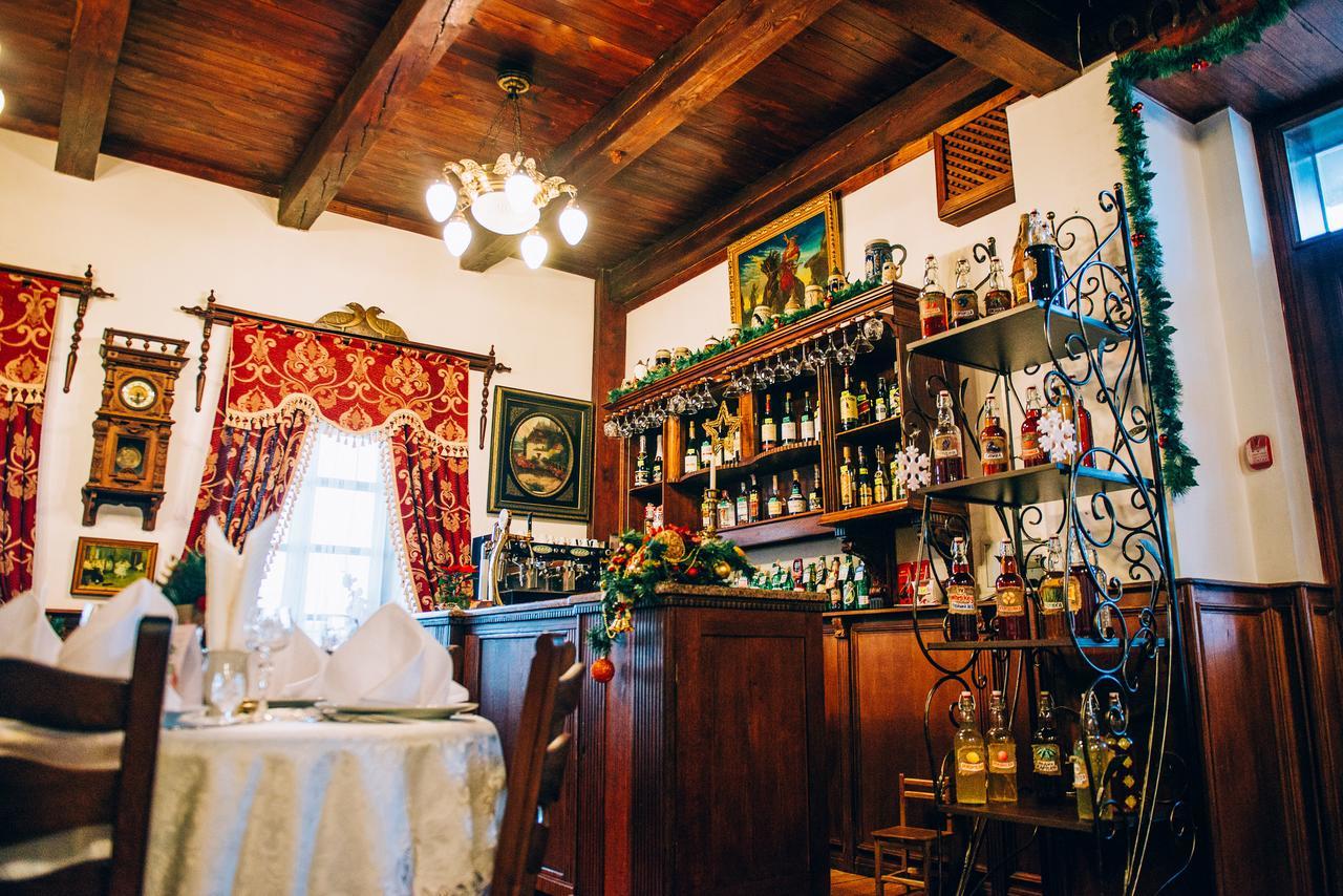 Antique House Hotel ドゥブノ エクステリア 写真