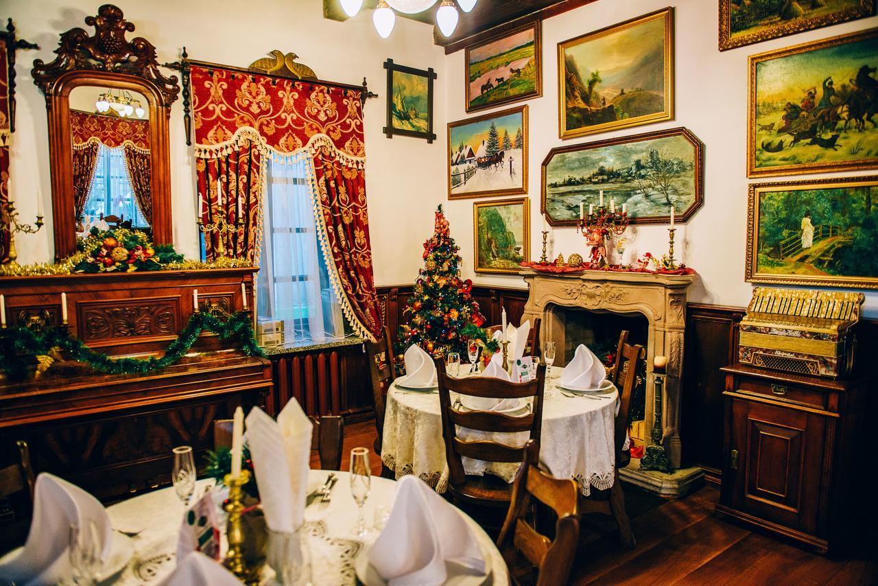 Antique House Hotel ドゥブノ エクステリア 写真