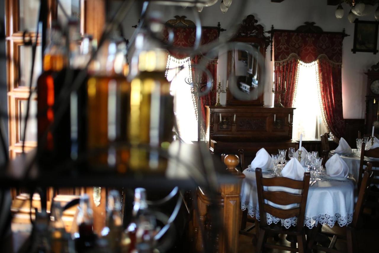 Antique House Hotel ドゥブノ エクステリア 写真